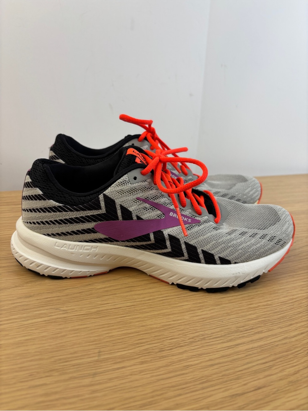 Brooks Women's Launch 6 Road Running Sneakers Woman’s 7 Wide Grey Purple